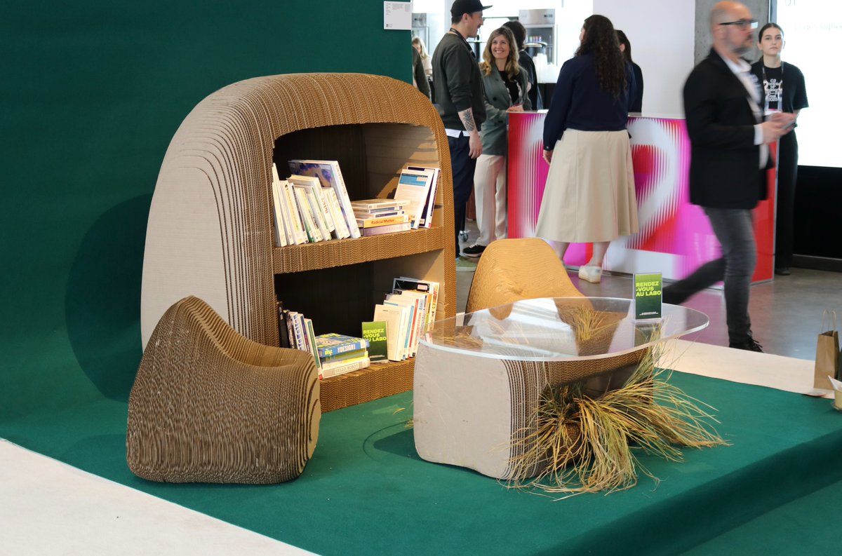 _BAnQ's tweet image. 🚀 Le Labo X @c2montreal : un espace chaleureux et innovant. Le public était invité à rêver, créer et expérimenter autour d'un mobilier de carton, d'une oeuvre collective et de champignons qui chantent! Une expérience hors du commun. ❤️