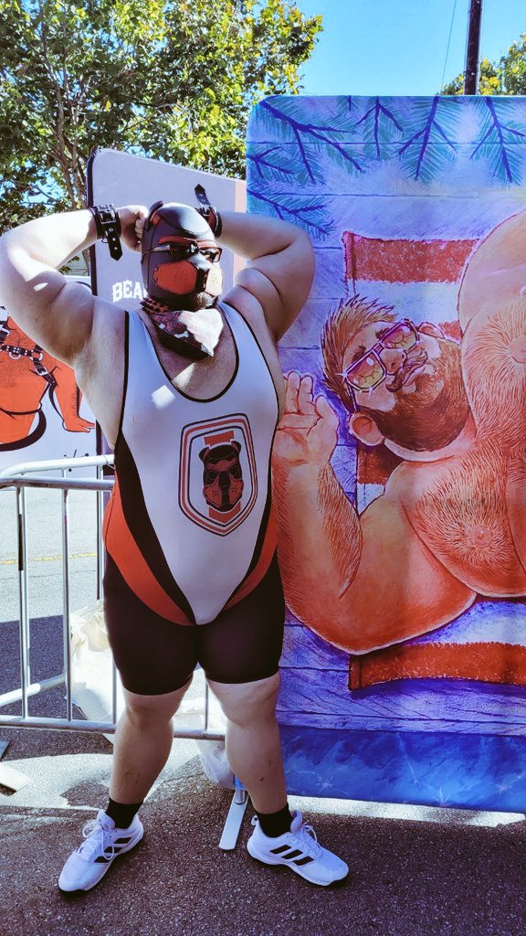 WolfVamp97's tweet photo. Bring it on big guy I can dead lift over 300 lb!#flexing 💪🏽🐺🤼🏽‍♂️ #wrestling #wrestle #wrestler #musclebear #bearwrestling #bearwrestler #wrestlebear #pup #pupbear #BDSM #BDSMbear #gaybdsm #gaybear #GayPupPlay #gaypup #gay #Bisexual ! https://t.co/g6wfKSKJa7