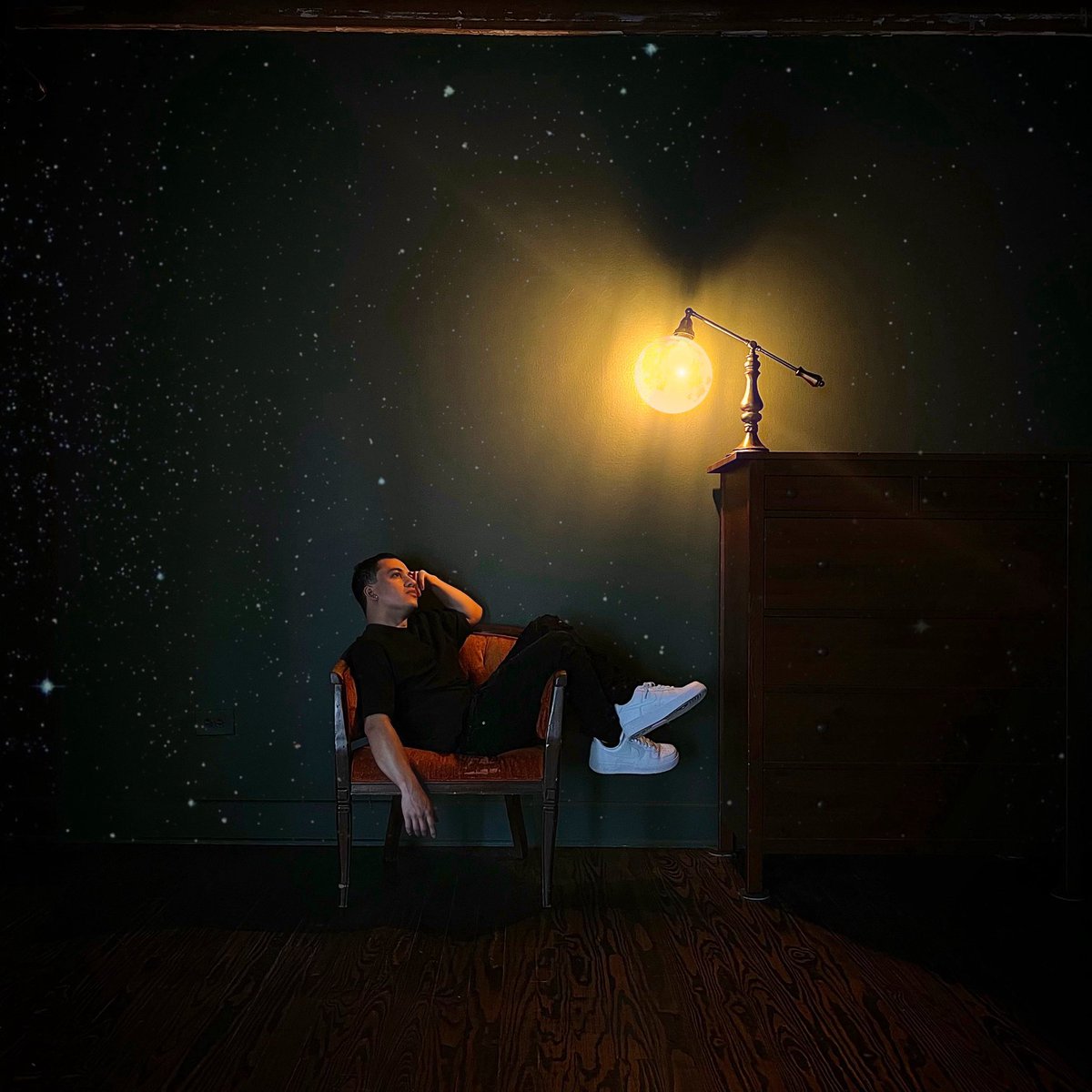 EmseeOfficial's tweet photo. Under a still moon out now in all platforms. 

https://t.co/bygYJWzJNq https://t.co/1sX0yhdwsM