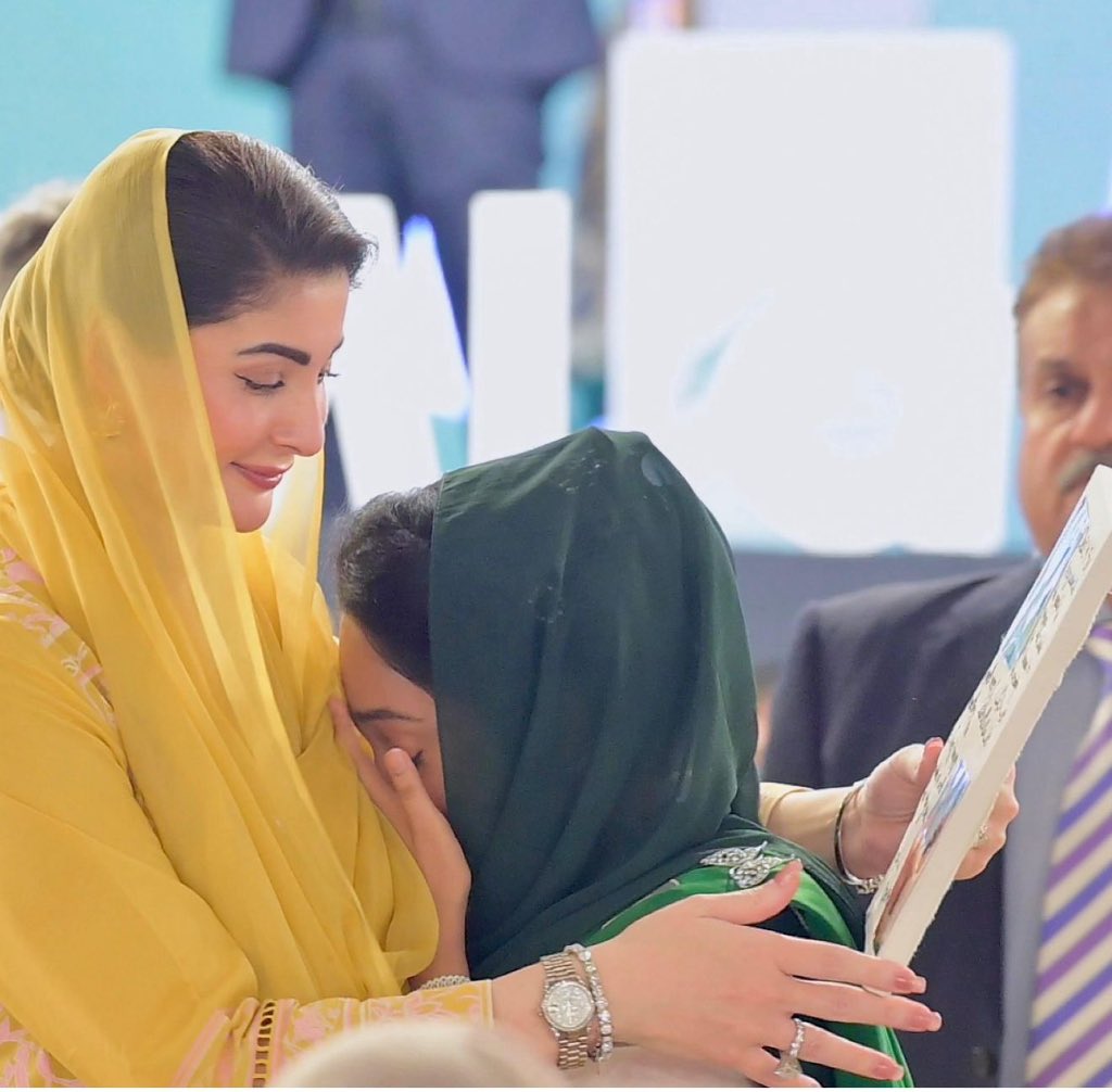 SaniaaAshiq's tweet photo. Love this ♥️ https://t.co/8izDqkWeWv
