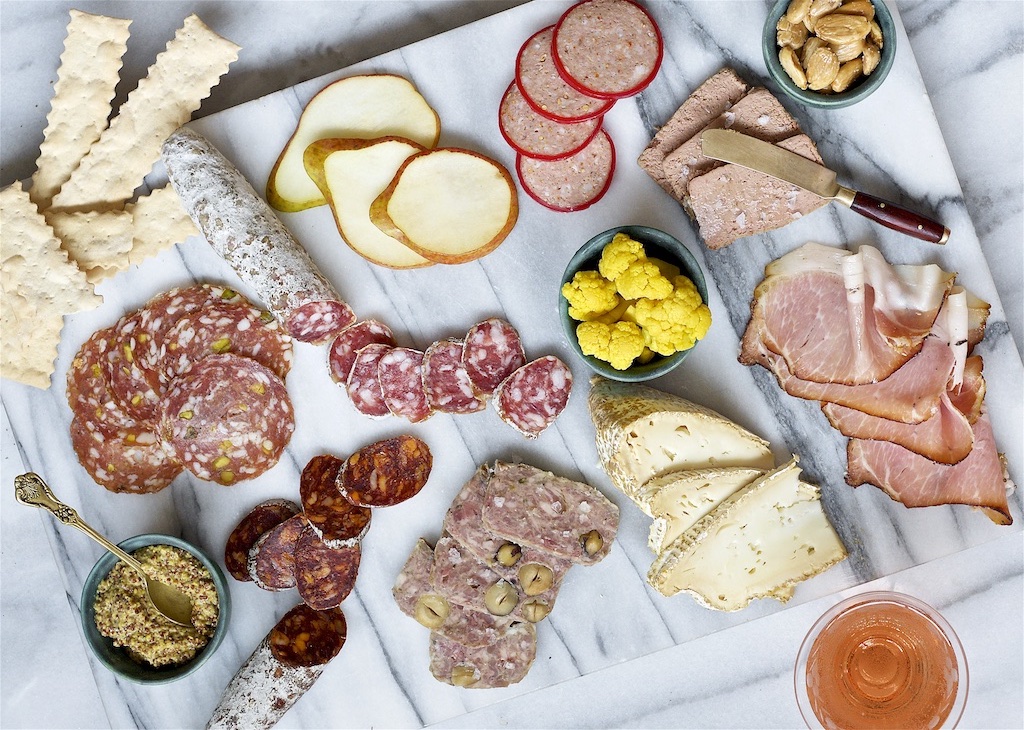 In this week's newsletter, we talked about how to assemble a snack board and some products for a spread that you can find at the Market this week. Read on our website and get your shopping list started, just in time for Father's Day! 
📷 @olympiaprovisions
#beavertonfarmersmarket