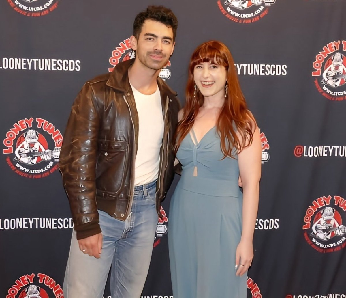 Ang_Renzi's tweet photo. Prompts I had for when I met @joejonas 
1. What's your favorite underrated Pokémon?
2. Your new album is incredible!
3. I saw you on my way to work in the West Village 2 years ago while I was listening to your music

What I ended up saying:
"I like your jacket." 🤦‍♀️👍 https://t.co/oeQVJZMHqg