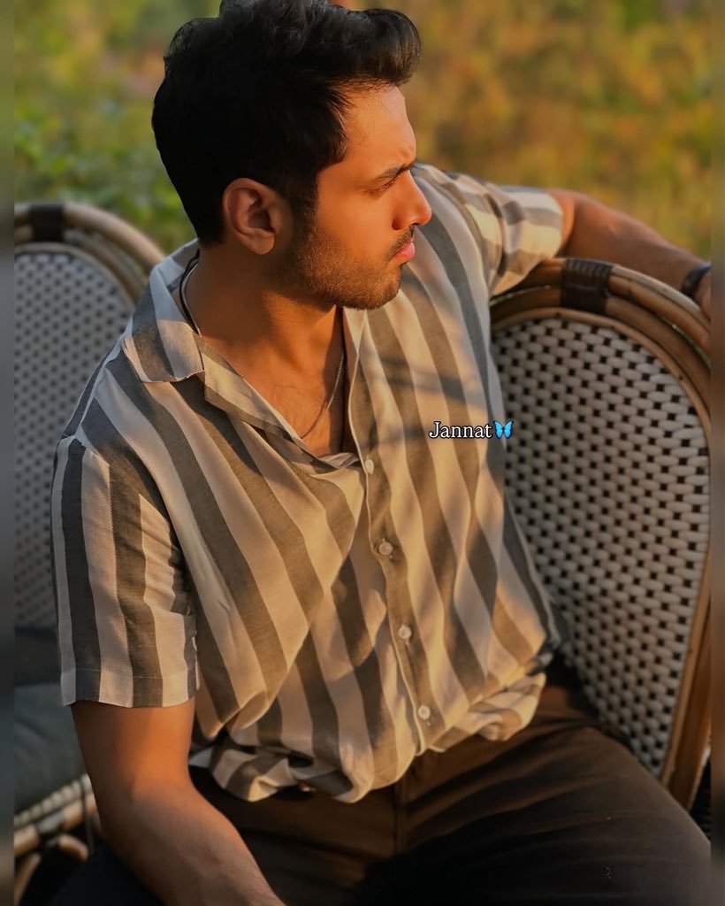 Dasht-e-tanhaee main ai jaan-e-jahaan larzaan hai, 
Teri aavaaz kay saaey, 
teray honton kay saraab

Dasht-e-tanhaee main dooree kay khas-o-khaak talay,
Khil rahay hain teray pehloo kay saman or gulaab
                      - Faiz Ahmed 
#WahajAli