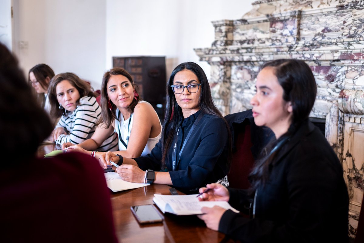 AisenEtcheverry's tweet photo. 💫 ¡Vamos en camino hacia la primera mesa de startups con base científica y tecnológica, lideradas por mujeres!

Me reuní con más de 15 mujeres, CEO y fundadoras de distintas startups científico-tecnológicas, para conversar sobre las barreras y oportunidades que han enfrentado. https://t.co/IShRirwzYr