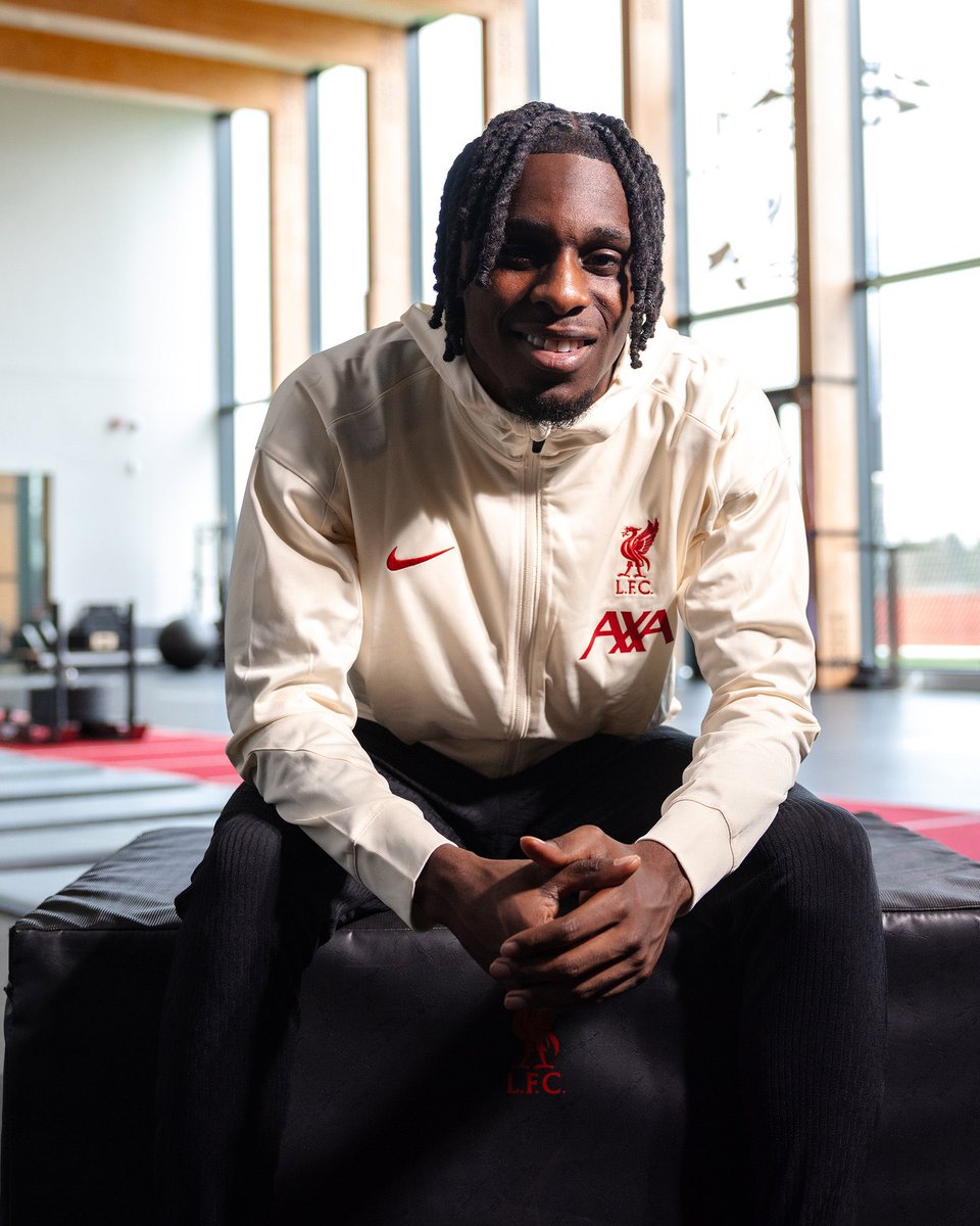 AnfieldEdition's tweet photo. Our new right-back ❤️ https://t.co/FlUkaucDRd