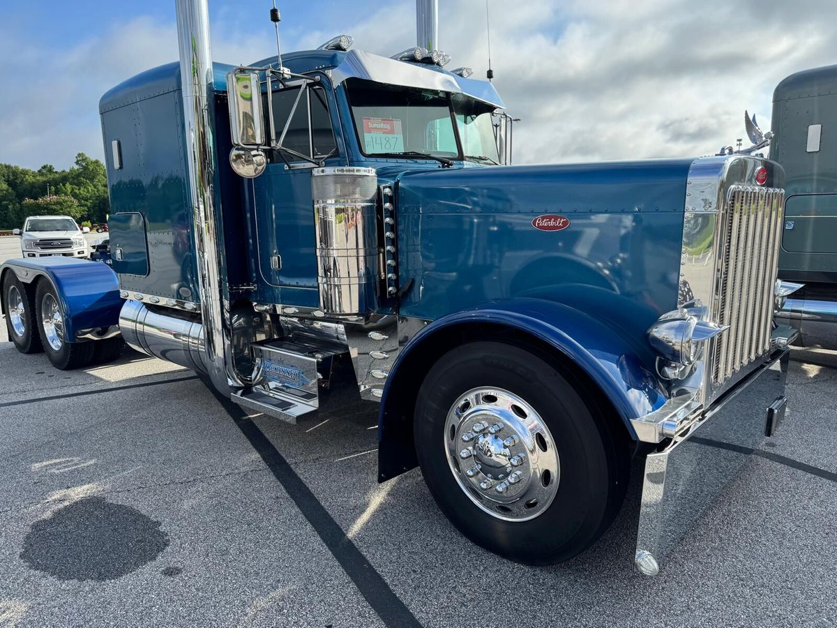 TruckerTalk's tweet image. It's Day 2 of Shell Rotella's SuperRigs 2025, and it's truckin' strong! 💪 Check out these photos of Dill McKinney's show trucks! 🚛✨ Stay tuned for more updates to come!
@shellrotellat  
#SuperRigs2025 #BigRigs #truckshow #shellrotella #showtrucks #truckers #truckerlife