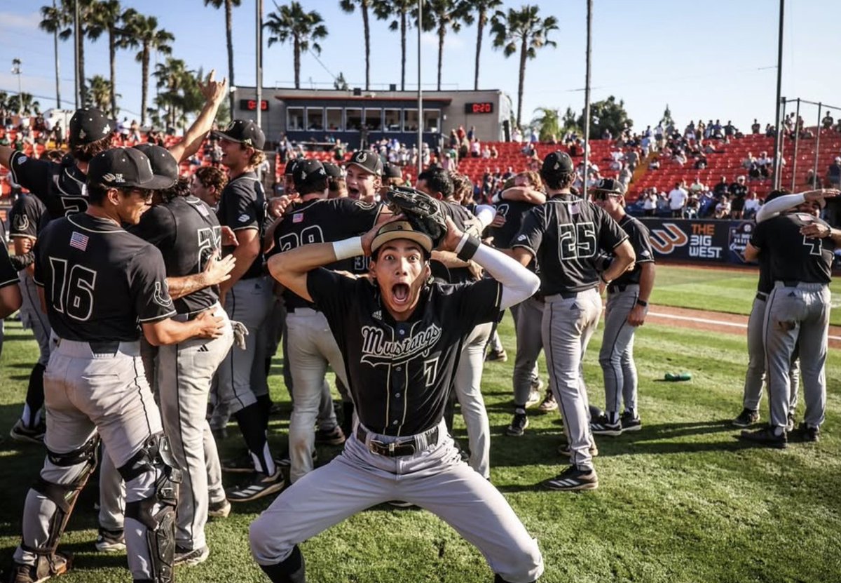 BarstoolCalPoly's tweet image. INJECT THIS PIC INTO MY VEINS