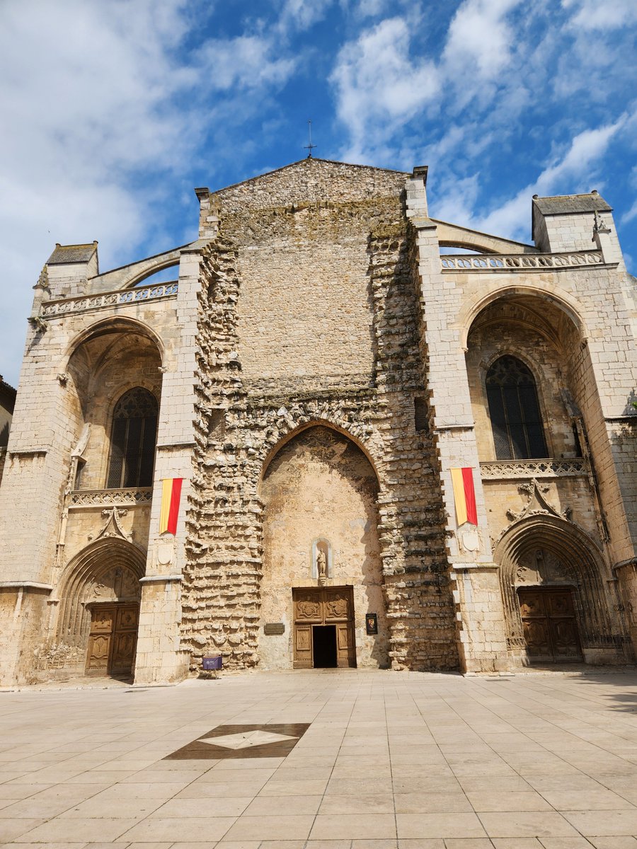 The Basilica of Saint Mary Magdalene in Saint-Maxime-la-Sainte-Baume, #Provence

The crypt displays a skull that, according to #medieval legend, belonged to Mary Magdalene.