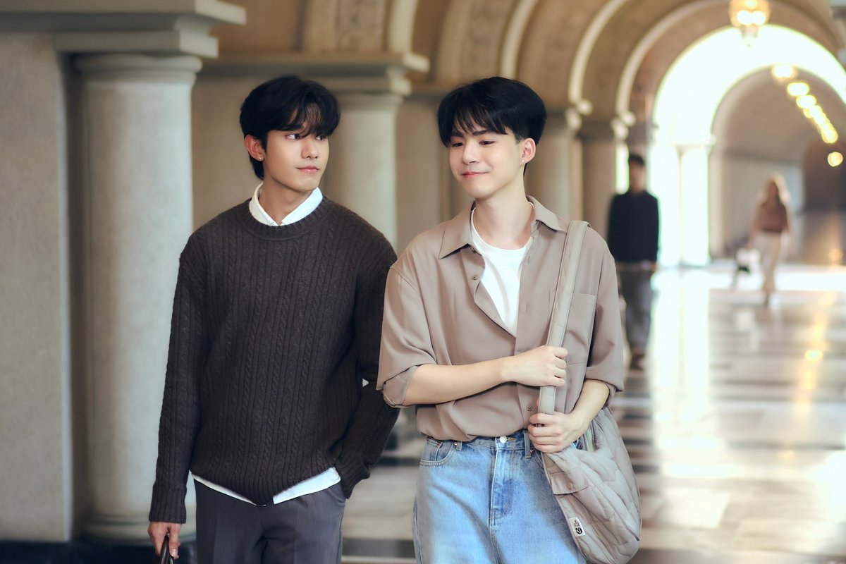 MEarthprime's tweet photo. @tnpupdate @TheNextPrinceTH @zee_pruk @CwrNew @netsiraphop @jj_rcp So in Thailand #QueerTV #TheNextPrinceSeries it seems we get a third #gaycouple
#Gay #LGBTQIA #BL #MLM #ThaiBL #ThaiTV #TheNextPrince #TheNexrPrinceEp5 https://t.co/9fvWP7cw6z