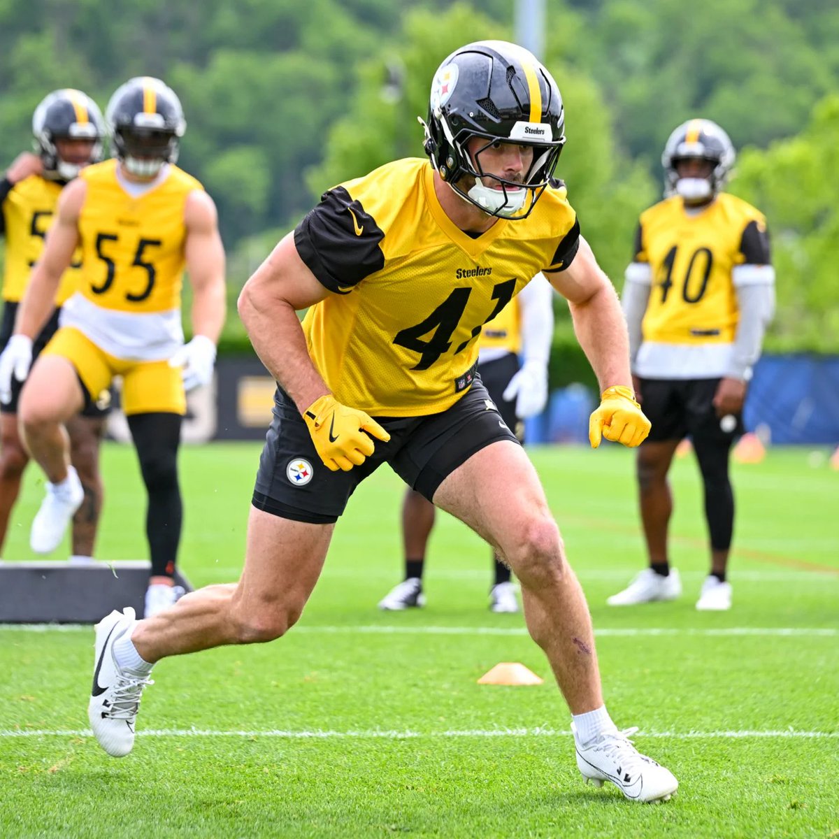 The #Steelers roster at inside linebacker is looking very promising:

🟡Patrick Queen
⚫️Payton Wilson
🟡Cole Holcomb
⚫️Malik Harrison
🟡Carson Bruener
⚫️Devin Harper 

Assuming Holcomb stays healthy, this is looking like a deep group.