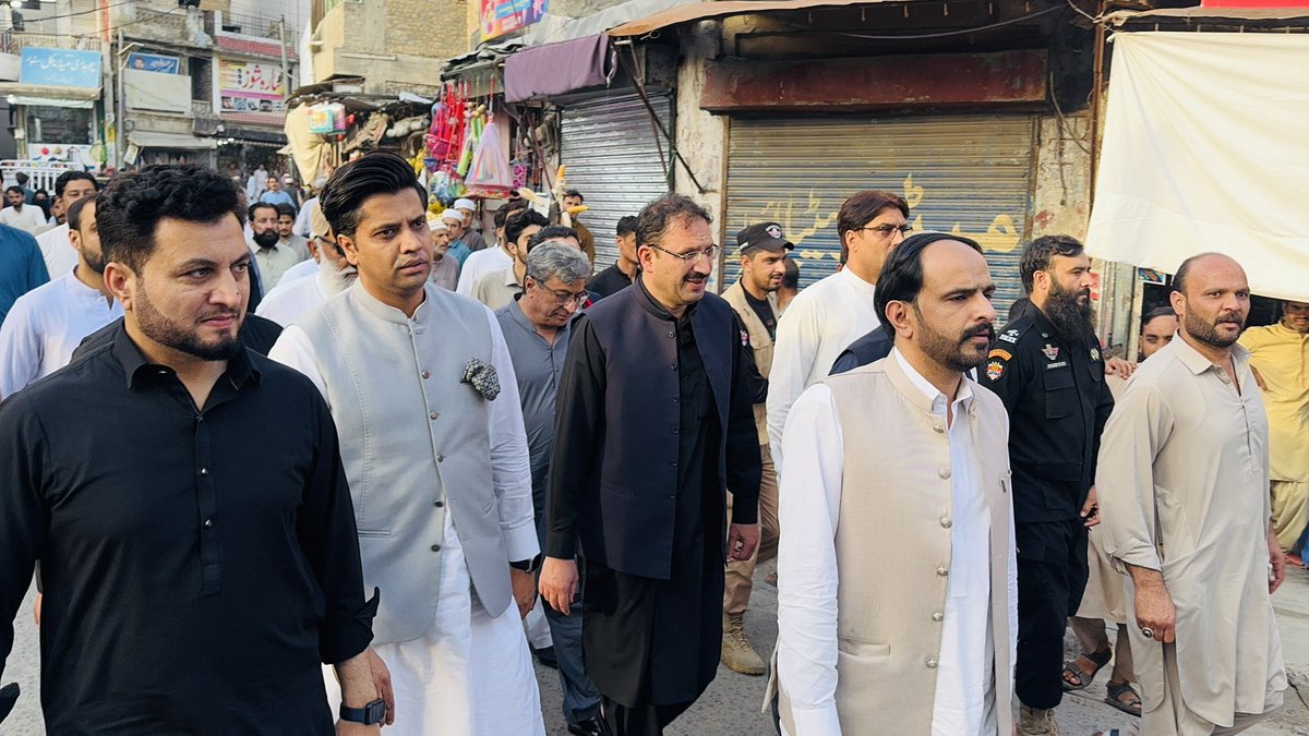 مانسہرہ: یوتھ کنوینشن مانسہرہ 

صوبائی صدر جنید اکبر ، جنرل سیکرٹری علی اصغر ،سپیکر صوبائی اسمبلی بابر سلیم سواتی ،ایم پی اے شفیع جان ، ایم پی اے عدیل اقبال ،ایم پی اے اکرام غازی اور دیگر پارٹی لیڈرشپ ،ورکرز کی کنوینشن میں بھرپور شرکت ۔
