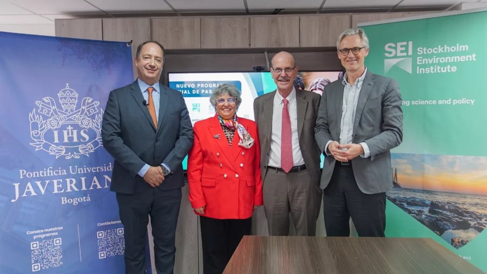 Pontificia Universidad Javeriana (@unijaveriana) on Twitter photo 🌱Con el propósito de fortalecer la formación en sostenibilidad, la Universidad #Javeriana y <a href="/SEIenEspanol/">SEI en Español</a> firmaron una nueva alianza estratégica.
Esta colaboración abrirá caminos para que estudiantes participen en proyectos interdisciplinarios con impacto en América Latina. 🌱Con el propósito de fortalecer la formación en sostenibilidad, la Universidad #Javeriana y <a href="/SEIenEspanol/">SEI en Español</a> firmaron una nueva alianza estratégica.
Esta colaboración abrirá caminos para que estudiantes participen en proyectos interdisciplinarios con impacto en América Latina.