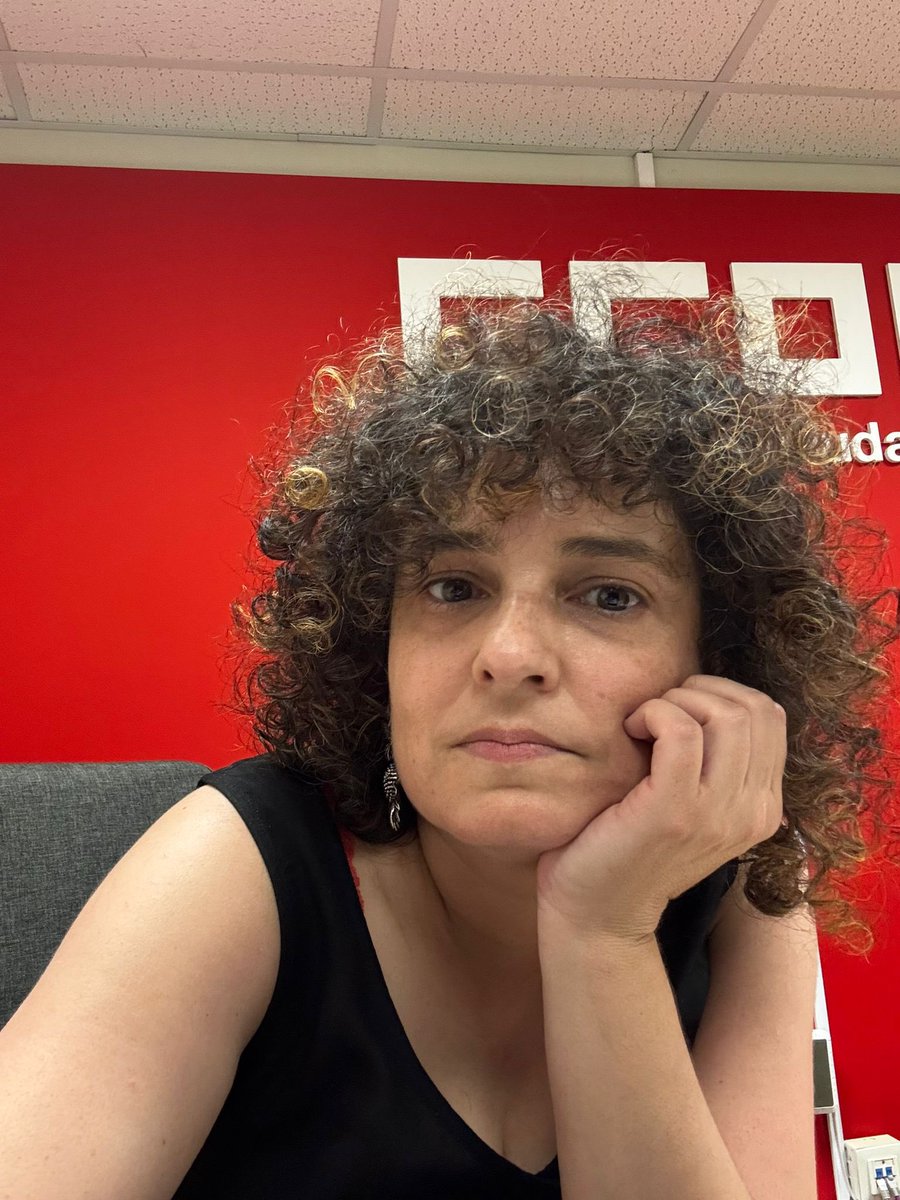 Porque non queremos que se perpetúe a manipulación informativa. Porque queremos que a TVG e a RG saian da decadencia na que están. Porque somos servizo público.

#VenresNegro367CRTVG
#DefendeAGalega
A Túa. A de Todas