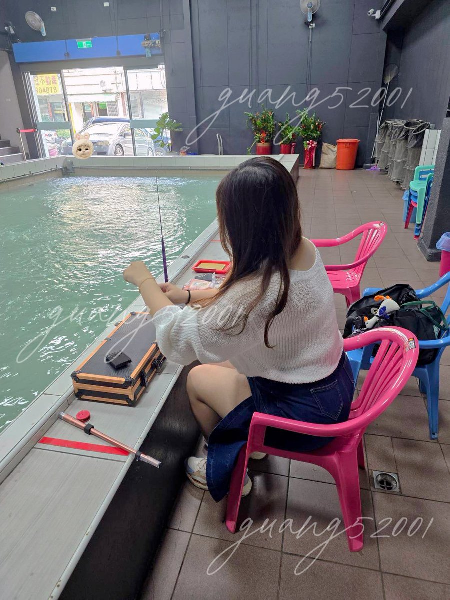 結束晚班隔天一早6點多開回南投家裡
陪媽媽包粽子

隔天也是早起當小阿姨的專屬司機
帶她吃早餐 教她釣蝦 再接著陪她買買買
照片是小阿姨視角🥰❤️

跟爸爸吃完晚餐然後直接開回高雄
同時被爸爸跟男友抗議穿太辣🥹

這個兩天休假有點過於充實了🫠
喔對 釣大公蝦真的很過癮

沒電的罐罐要睡覺了 晚安💤