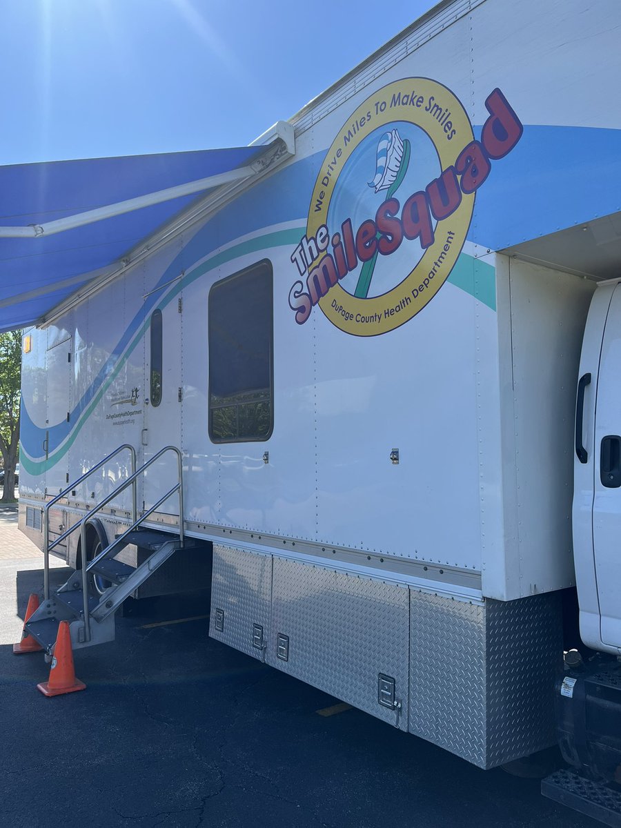 BirthToThree203's tweet image. Today the DuPage County Health Department’s Smile Squad Van @DuPageHD came to visit. They gave children dental cleanings, sealants, and fluoride treatments. Each child got to leave with a brand new toothbrush! #elevate203 @Naperville203
