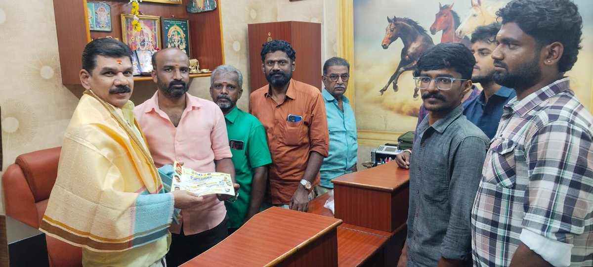 வெள்ளாளர் முன்னேற்ற கழக பொதுக்கூட்ட அழைப்பிதழ்:

 வெள்ளாளர் முன்னேற்ற கழக அரசியல் எழுச்சி பொதுக்கூட்டத்திற்கான அழைப்பிதழை வெள்ளாளர் முன்னேற்ற கழக நெல்லை மாவட்ட செயலாளர் திரு.பரணி சந்துரு அவர்கள்  மற்றும்  வெள்ளாளர் முன்னேற்ற கழக இளைஞர் அணி நிர்வாகிகள் வழங்கிய போது....