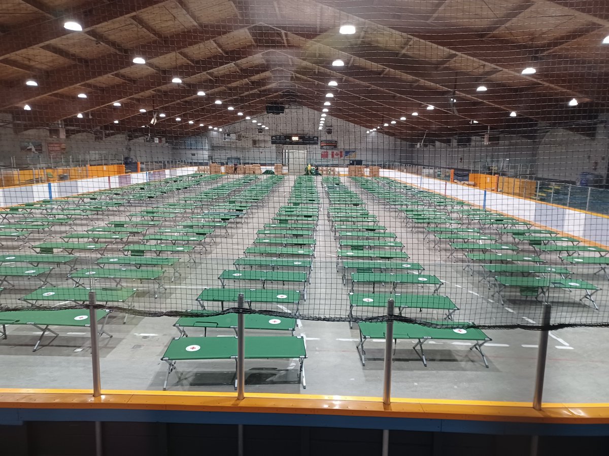 SARVAC_ACVRS's tweet photo. 🔥 #GSAR Update:Over 17,000 evacuated in MB as 200,000+ ha burn; SK’s Shoe #wildfire hits 300,000+ ha with major northern evacuations. 🙏 Support from @SARWinnipeg & @redcrosscanada aiding evac centres.💙 TY to all volunteers & first responders. Stay safe & follow local orders! https://t.co/79qdX0OIWe