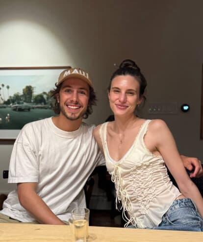 DieWahrit23's tweet photo. Q barbaridad en serio estar al lado de un ser tas #REPUGNANTE @macabeso t esta #DRENANDO l vida pero 🟰 t feliz dejándote #HUMILLAR y siendo la #MARIONETA d #JUANGAY 🌈 y toda la familia #MARTINEZZURITA @tousjewelry @marieclaire_es @holamexico @Forbes_Mexico y l q falta x VER 🤡 https://t.co/u3sH1yjdrs