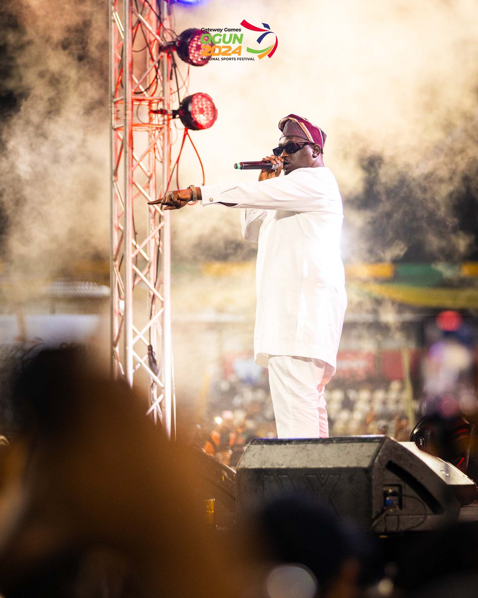 gatewaygames_24's tweet photo. Wande Coal lit the stage on fire—black diamond no dey dull!

#GatewayGames2024 #OgunState https://t.co/0Yw5Ljzct7