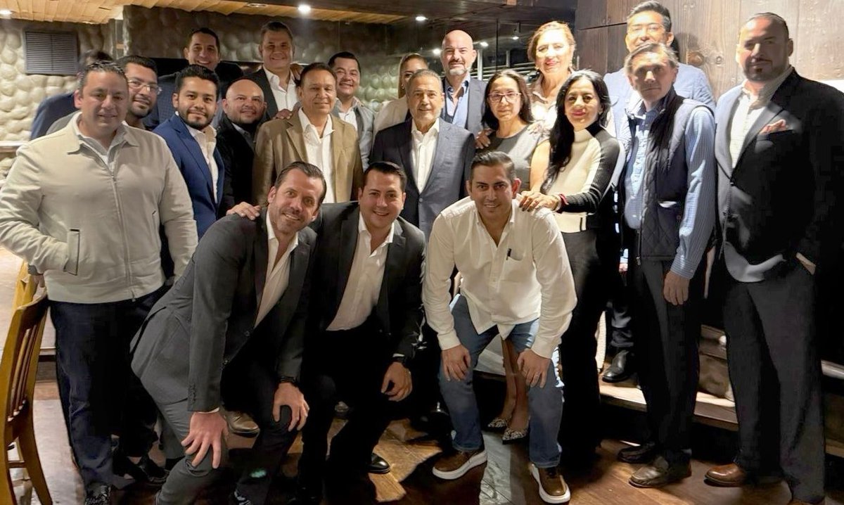 La noche de ayer tuve el gusto de reunirme con amigas y amigos de #Sonora, Veracruz, Chiapas, Jalisco, Coahuila, Zacatecas, la Ciudad de México, San Luis Potosí, Michoacán, Estado de México, Tamaulipas, Quintana Roo, Nuevo León, Sinaloa, Durango, Campeche, Guerrero y Querétaro