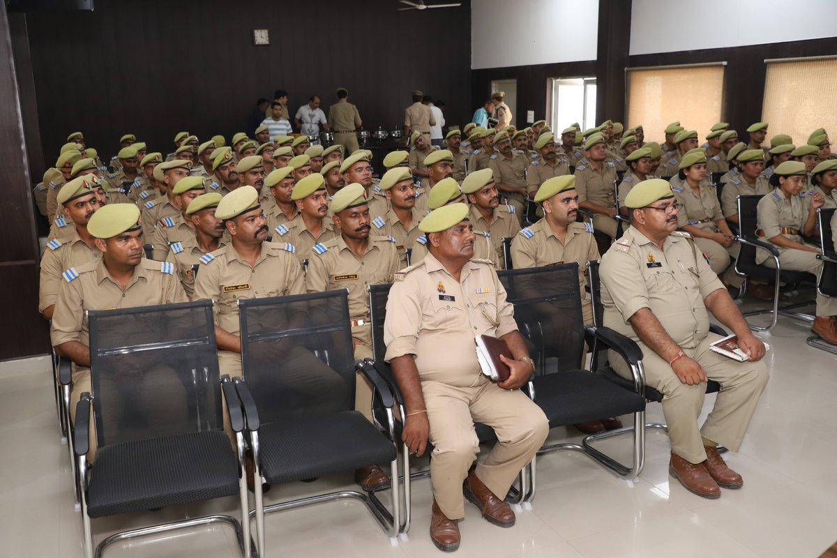 KDSG PTS Meerut UP Police (@kdsgptsmrt) on Twitter photo рд╕рдВрд╕реНрдерд╛ рдореЗрдВ рджрд┐рдирд╛рдВрдХ 30.05.2025 рдХреЛ рдкреБрд▓рд┐рд╕ рдорд╣рд╛рдирд┐рд░реАрдХреНрд╖рдХ рд╢реНрд░реАрдорддреА рднрд╛рд░рддреА рд╕рд┐рдВрд╣ рджреНрд╡рд╛рд░рд╛ рдЙ0рдирд┐0 рдирд╛рдЧрд░рд┐рдХ рдкреБрд▓рд┐рд╕ рдЖрдзрд╛рд░рднреВрдд рдХреЛрд░реНрд╕ рдХреЗ рдкреНрд░рд╢рд┐реБрдУ рдХреЛ рд╕рдВрдмреЛрдзрд┐рдд рдХрд┐рдпрд╛ рдЧрдпрд╛ рдПрд╡рдВ рдЕрдкрдиреЗ рд╕рдВрдмреЛрдзрди рдореЗрдВ рдкреНрд░рд╢рд┐рдХреНрд╖рдг рдХреА рдЧреБрдгрд╡рддреНрддрд╛, рдиреИрддрд┐рдХ рдореВрд▓реНрдпреЛрдВ рдФрд░ рдЕрдиреБрд╢рд╛рд╕рди рдкрд░ рд╡рд┐рд╢реЗрд╖ рдмрд▓ рджрд┐рдпрд╛ <a href="/UPPoliceTrgHQ/">Training Directorate UP Police</a> рд╕рдВрд╕реНрдерд╛ рдореЗрдВ рджрд┐рдирд╛рдВрдХ 30.05.2025 рдХреЛ рдкреБрд▓рд┐рд╕ рдорд╣рд╛рдирд┐рд░реАрдХреНрд╖рдХ рд╢реНрд░реАрдорддреА рднрд╛рд░рддреА рд╕рд┐рдВрд╣ рджреНрд╡рд╛рд░рд╛ рдЙ0рдирд┐0 рдирд╛рдЧрд░рд┐рдХ рдкреБрд▓рд┐рд╕ рдЖрдзрд╛рд░рднреВрдд рдХреЛрд░реНрд╕ рдХреЗ рдкреНрд░рд╢рд┐реБрдУ рдХреЛ рд╕рдВрдмреЛрдзрд┐рдд рдХрд┐рдпрд╛ рдЧрдпрд╛ рдПрд╡рдВ рдЕрдкрдиреЗ рд╕рдВрдмреЛрдзрди рдореЗрдВ рдкреНрд░рд╢рд┐рдХреНрд╖рдг рдХреА рдЧреБрдгрд╡рддреНрддрд╛, рдиреИрддрд┐рдХ рдореВрд▓реНрдпреЛрдВ рдФрд░ рдЕрдиреБрд╢рд╛рд╕рди рдкрд░ рд╡рд┐рд╢реЗрд╖ рдмрд▓ рджрд┐рдпрд╛ <a href="/UPPoliceTrgHQ/">Training Directorate UP Police</a>