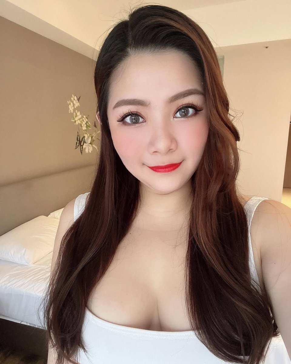 Loveksy12Carter's tweet photo. I don't want to work too hard today, I just want to be your sweetheart.
Good morning Friday, did you miss me? 💋
#fridaylimited #sweetme https://t.co/CqF9taYvuG
