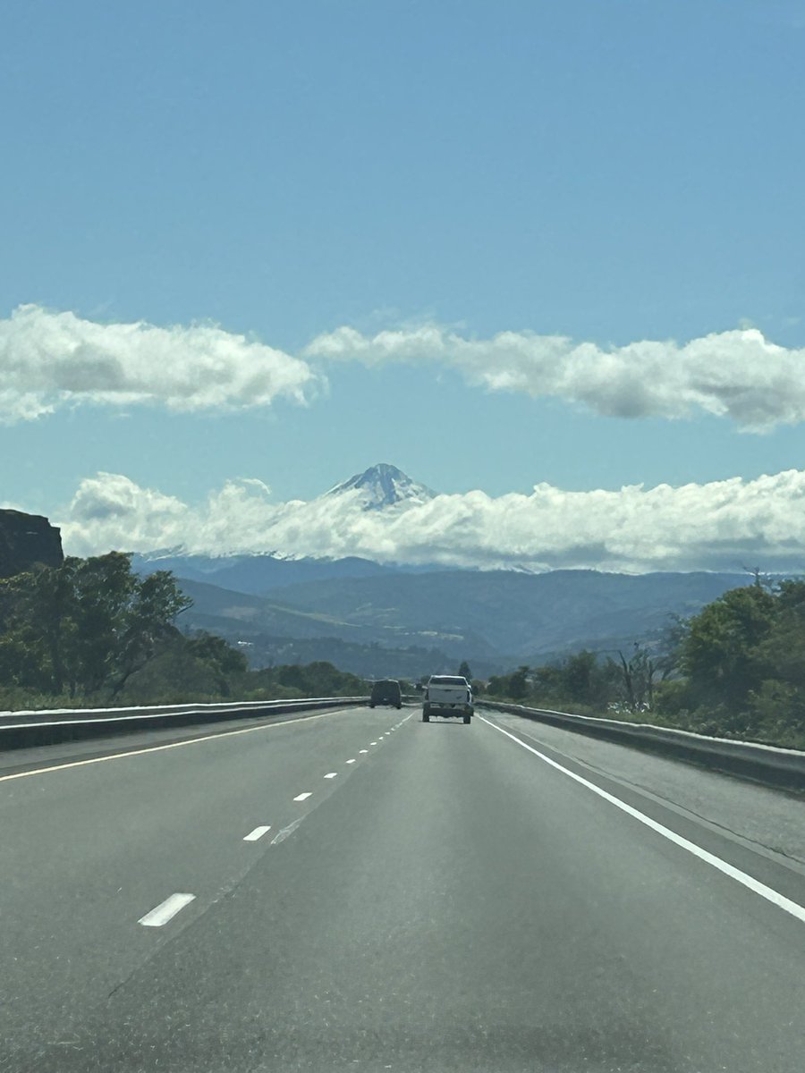 subborbital's tweet photo. @AetiusRF My real takeaways from my work trips here is that the city itself is deeply evil but just 30 minutes (and further) away is one of the best regions of the US in both landscape and people. https://t.co/ef6aZJz1hD