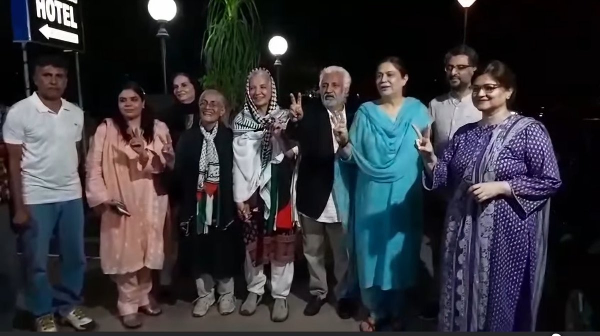 imranakomal's tweet photo. انسانی حقوق کی سینیئر کارکنوں طاہرہ عبد اللہ اور ثمینہ خان کی رہائی ہو گئی
#TahiraAbdullah
#144violation
#TahiraAbdullah #freeGaza
#Wedemand #immediaterelease #humanrightsactivists #TahiraAbdullah #SaminaKhan
#Wedemand #immediatereleased #humanrightsactivists https://t.co/uyWC3GLaFz