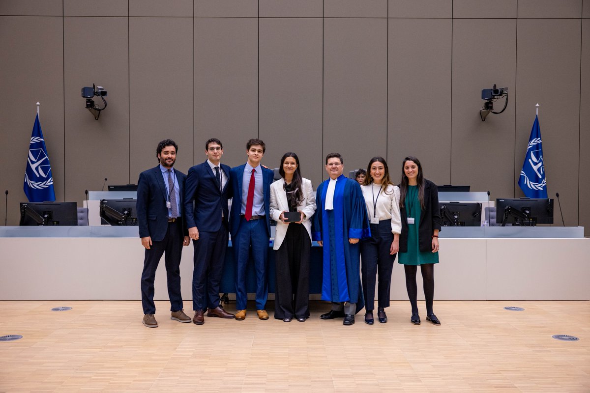 CourPenaleInt's tweet photo. 🏆 Enhorabuena a la Universidad de la República de Uruguay @Udelaruy, ganadora de la versión en español del Concurso de Simulación Judicial de la #CPI de este año.

#ElSaberComoPoder https://t.co/apAAIS8Fj4