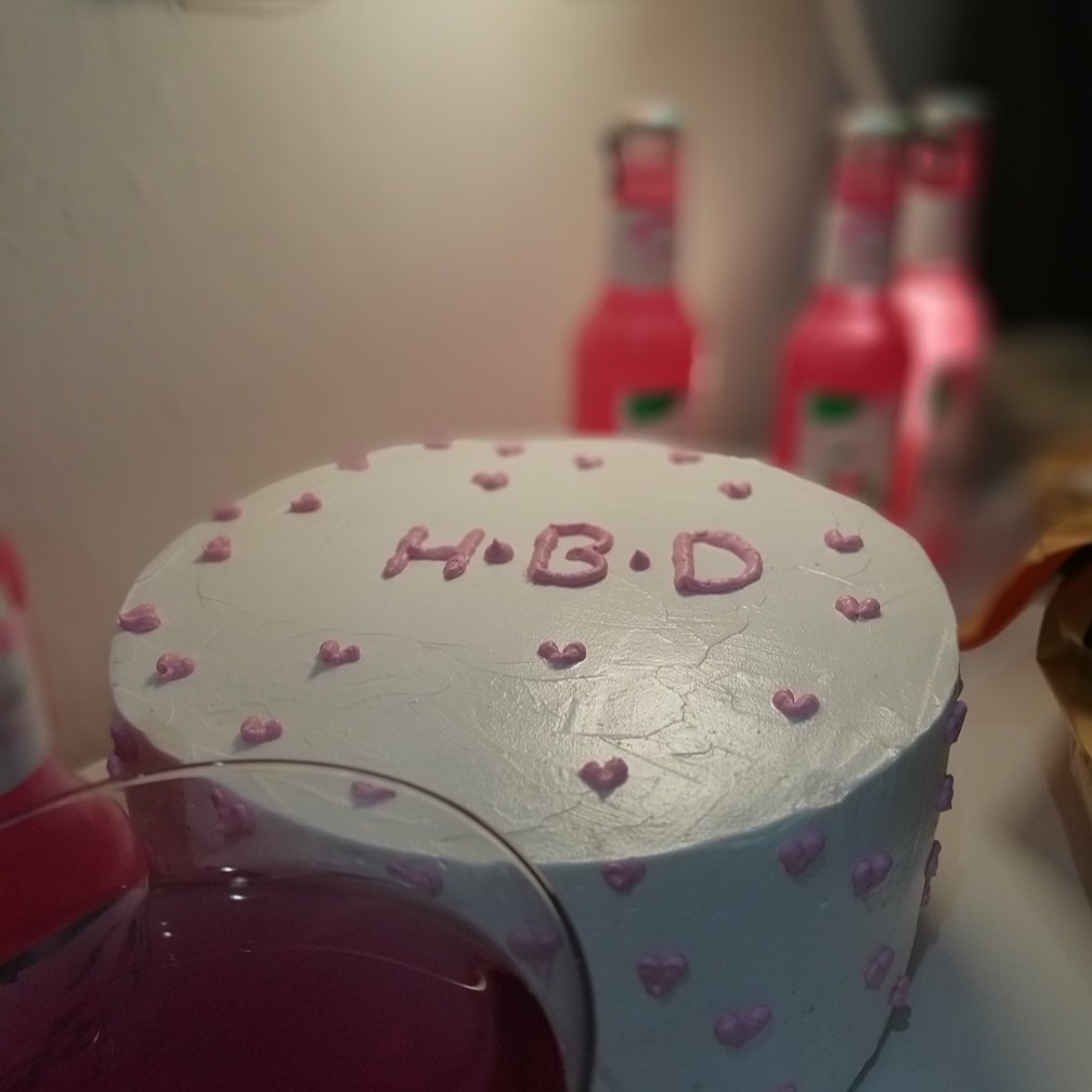 30 - مَايُو 

فِي مِثّل هذَا اليَوّم بدَأت رحلَتِي فِي هَذِه الحيَاه! 💗