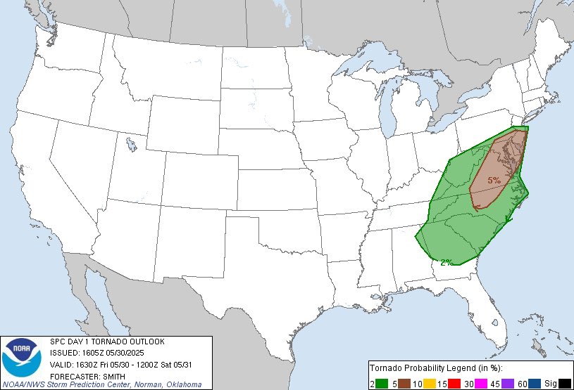 TriciaL_Wx's tweet image. Interesting that the 5% falls more to the north of the I-40 corridor while the convective discussion falls south 🤔