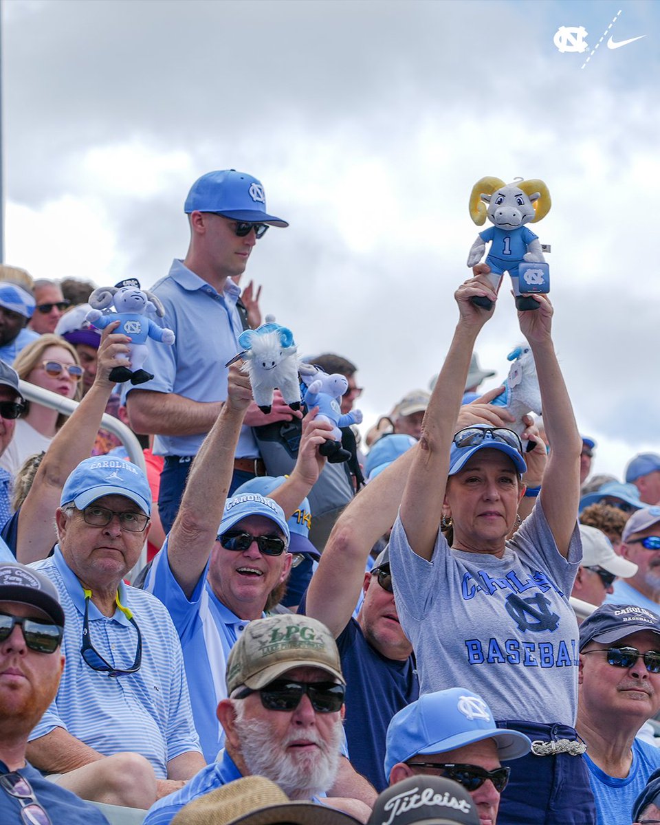 GoHeels's tweet image. Lion King gets the people going 🙂‍↕️