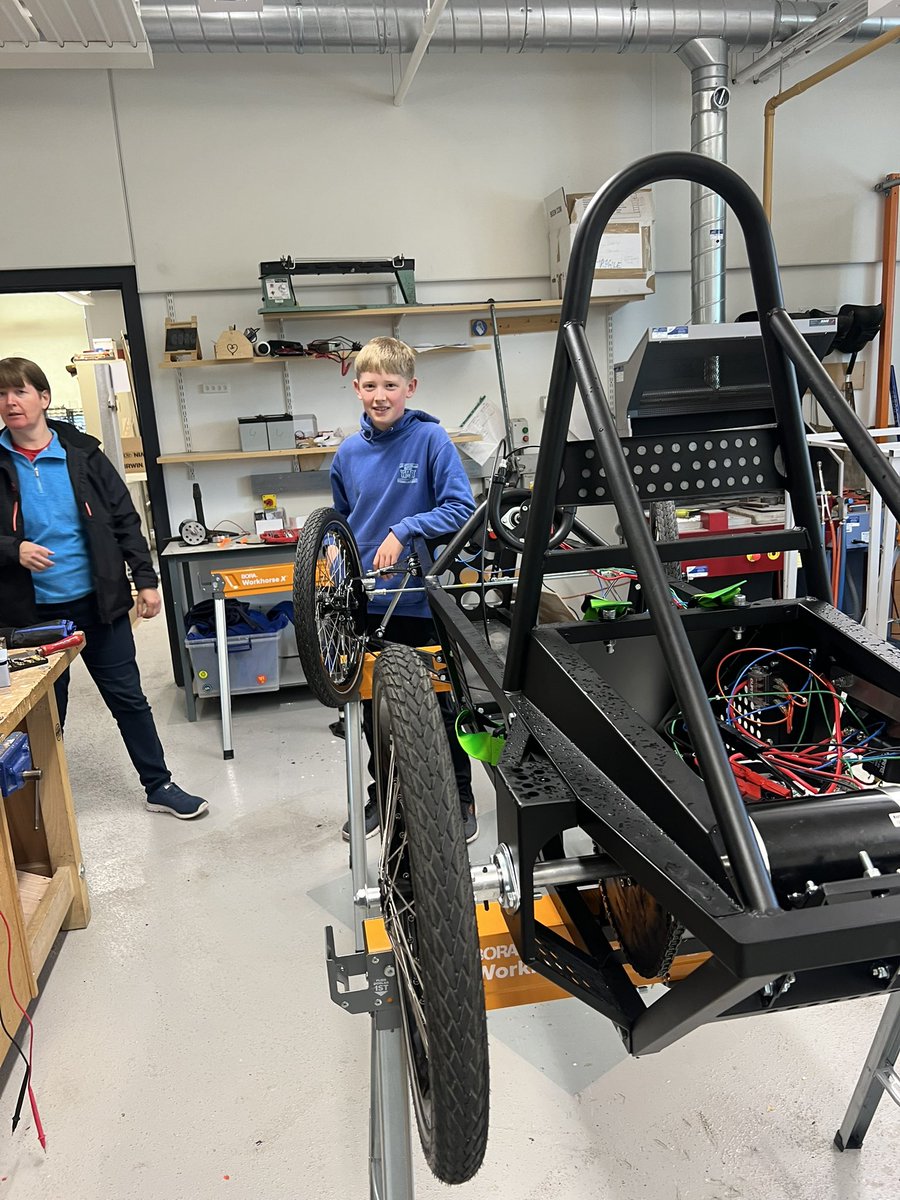 AngusYoungEngineers tweet media