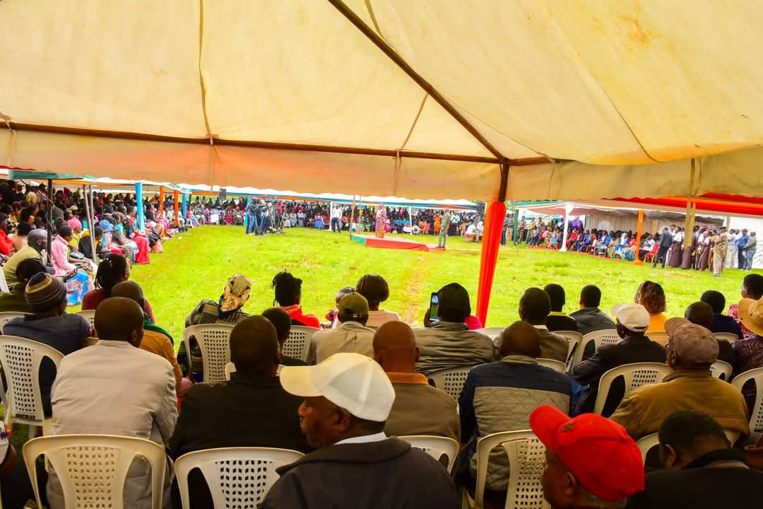 Joined fellow leaders led by H.E Governor FCPA Fernandes Barasa , President William Ruto's aide Farouk Kibet and Majority Leader Hon. Kimani Ichung'wa for an empowerment programme in South Kabras Ward, Malava constituency and later Emgwen constituency, Nandi County.

We look