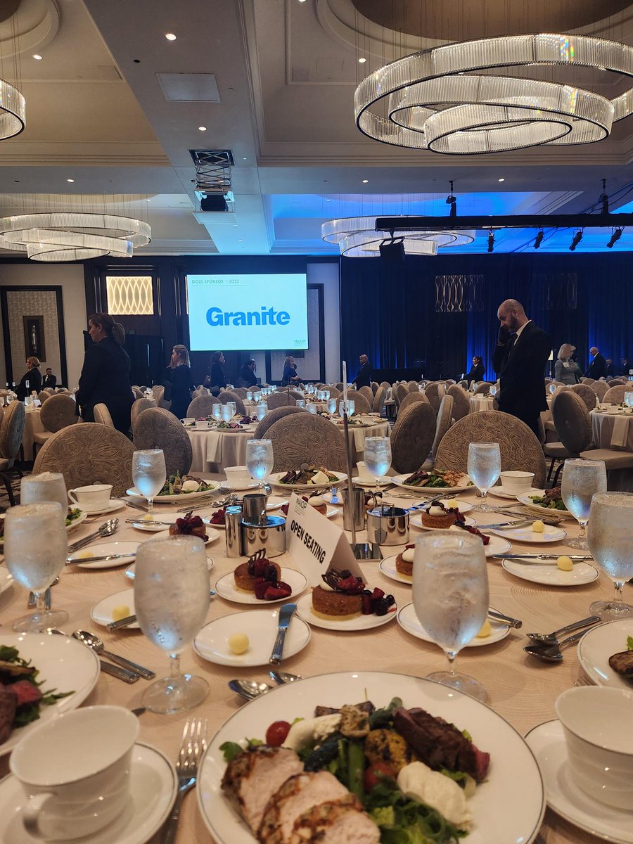 OnesourceBT's tweet image. Bianca Pettis, PMP attended @NAIOP #NourishingGreatness luncheon where @kevinolearytv shared insights on post-pandemic shifts, community-based marketing, and data center investment in real estate.

#KevinOLeary #TechAndRealEstate #OneSourceInsights