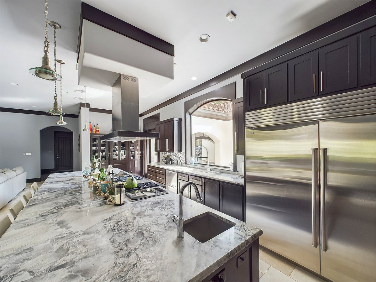 TylerAlbrecht10's tweet image. 🏡 My first million-dollar listing is UNDER CONTRACT! 🎉 After 1+ year, tons of showings, and 🔥 listing videos, Casa Fuentes found its buyers. Mediterranean Modern vibes, wine cellar, theater, sauna, pool &amp;amp; more. Grateful to my sellers — let’s finish strong! 💪🔑
#TalkToTyler