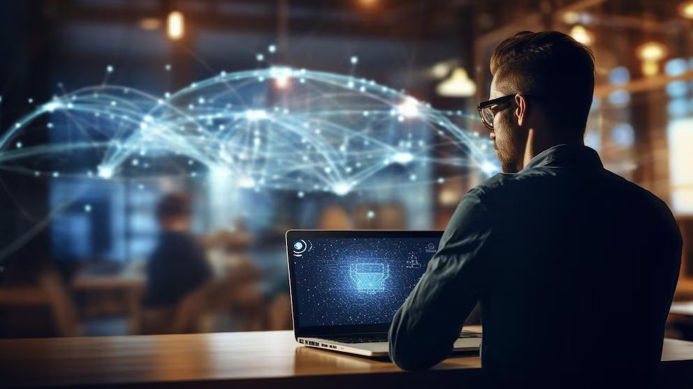“Los datos del relevamiento nos muestran que la IA ya es parte del día a día laboral de los profesionales, con o sin estrategia corporativa. El desafío de las organizaciones es no sólo acompañar, sino impulsar ese cambio con capacitación y entornos que lo habiliten”, señaló
