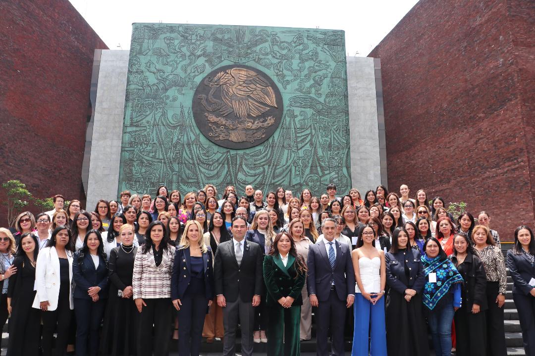 Comunicacion XXI (@comunicacionxxi) on Twitter photo <a href="/PabloDeCevallos/">Pablo Fernandez De Cevallos</a> líder del <a href="/GPPAN_Edomex/">Diputados PAN Edoméx</a> asistió a la inauguración de la incubadora "Mujeres en Acción" en donde destacó el impacto positivo de esta acción en las emprendedoras. En el evento estuvo el Senador <a href="/EnriqueVargasdV/">Enrique Vargas Del Villar</a>
acortar.link/j834Nt <a href="/PabloDeCevallos/">Pablo Fernandez De Cevallos</a> líder del <a href="/GPPAN_Edomex/">Diputados PAN Edoméx</a> asistió a la inauguración de la incubadora "Mujeres en Acción" en donde destacó el impacto positivo de esta acción en las emprendedoras. En el evento estuvo el Senador <a href="/EnriqueVargasdV/">Enrique Vargas Del Villar</a>
acortar.link/j834Nt