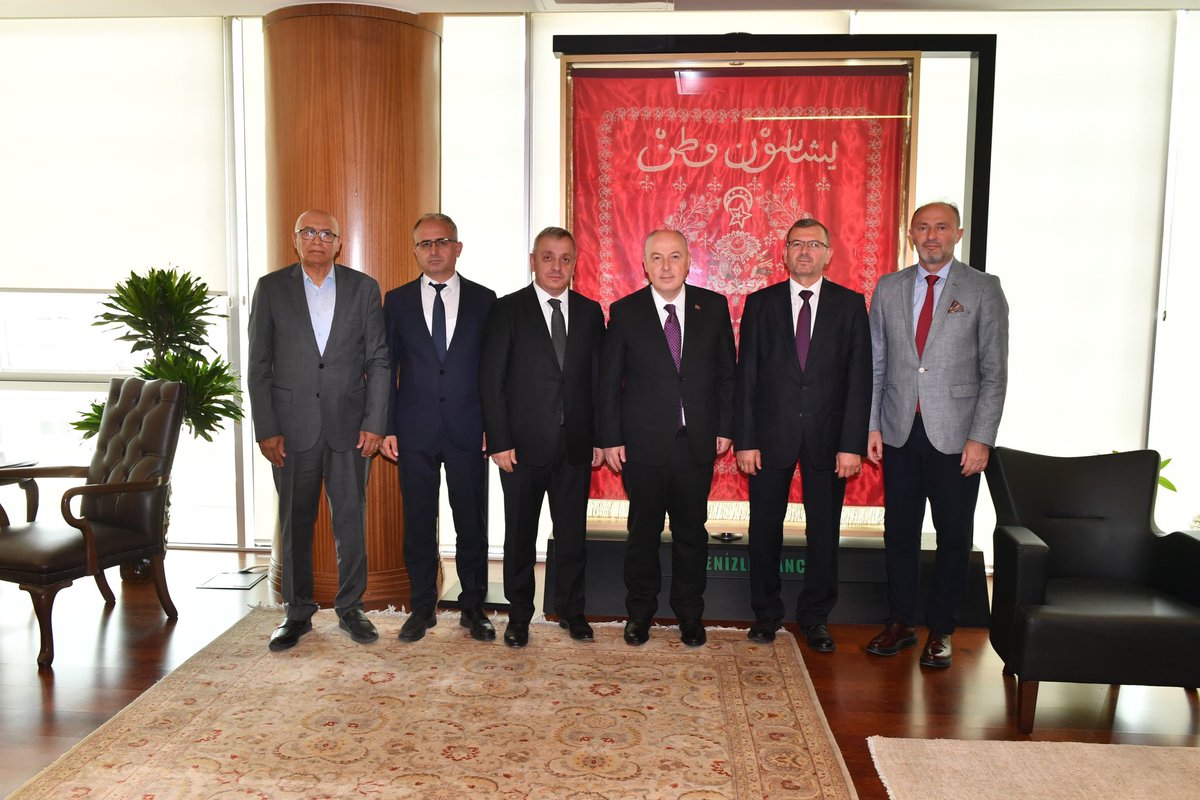 Valimiz Ömer Faruk Coşkun, Denizli Gençlik ve Spor İl Müdürü Süleyman Erdoğan, Türkiye Kaykay Federasyonu Başkanı Fahrettin Yıldız ile beraberindeki heyeti Valilik Makamı’nda kabul etti.