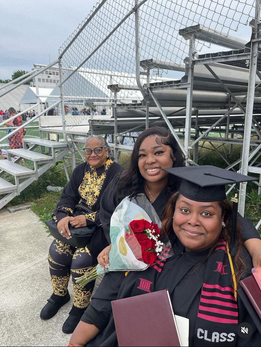 VAUnion1865's tweet image. Support scholars like D’Onna Kelley—Summa Cum Laude grad, Presidential Scholar, and digital literacy mentor. Help close the gap on student balances. Text “VUUGIVES” to 41444 or click the link in our bio. 🤍🐾
#VUUGives #VUU160