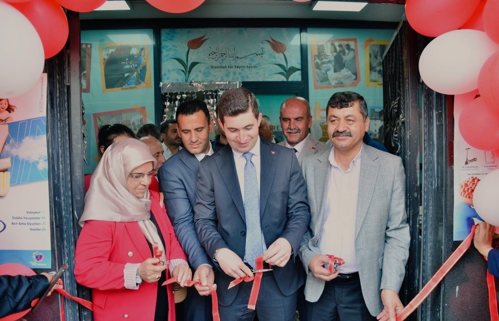 Oğuzeli Halk Eğitim Merkezinin düzenlemiş olduğu "Hayat Boyu Öğrenme Haftası" açılış töreni ve sergide emeği geçenlere teşekkür ediyoruz 👏👏
<a href="/Oguzeli_mem/">Oğuzeli İlçe Milli Eğitim Müdürlüğü</a> 
<a href="/oguzelihem27/">Oğuzeli Halk Eğitimi Merkezi Müdürlüğü</a>