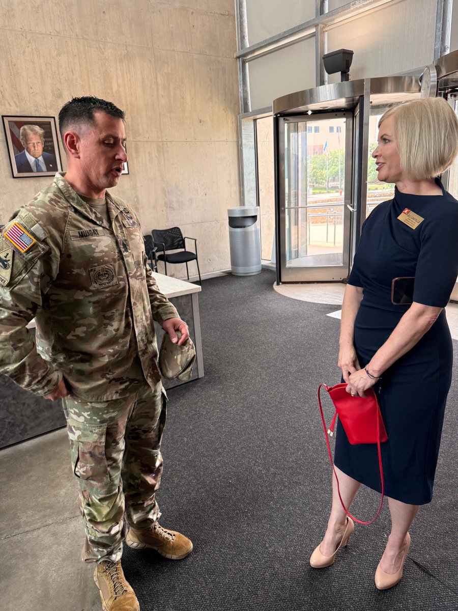 JillCastilla's tweet image. Amazing visit with @usarec CSM @ShadeMunday at our OKC Army Recruiting Battalion and MEPS! #GoArmy #ThisWellDefend #Beallyoucanbe @SecArmy