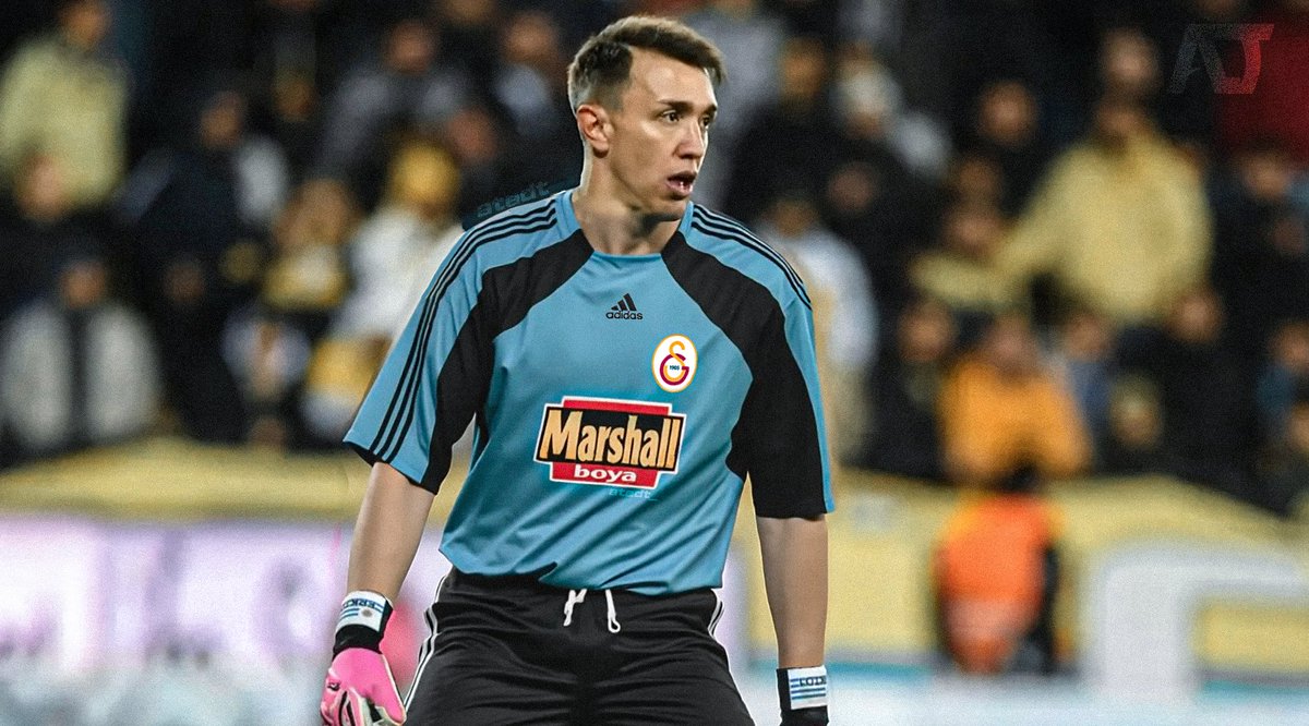 atadt_'s tweet photo. #RETROGALA
Fernando Muslera x Galatasaray 1999-2000 Kaleci https://t.co/WE92vhr6gC