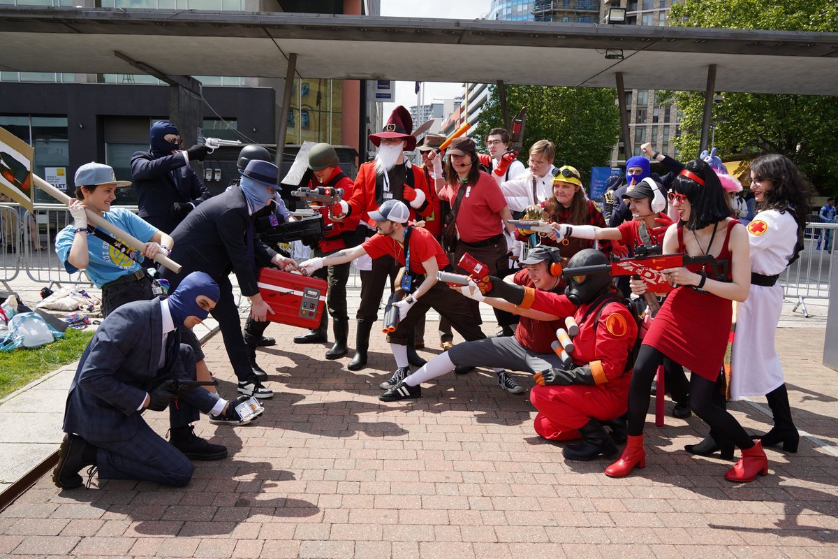 ValveCon's tweet image. An absolutely massive thank to everyone who came to our meets at MCM London last weekend!
It's honestly starting to get challenging fitting you all in 1 shot!
Please be patient as we sort through all the photos. We'll update you when they're available on the website ✨️