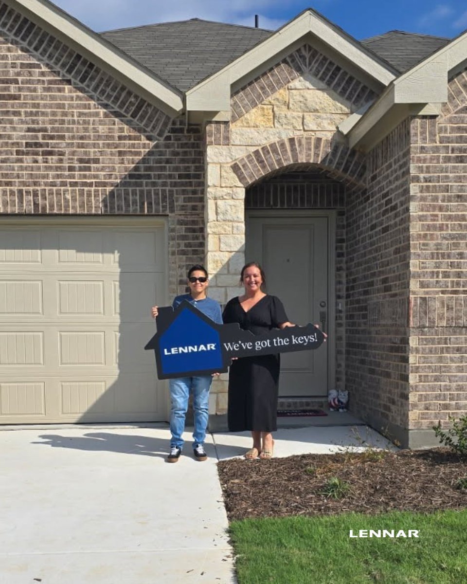 LennarDallas's tweet photo. Christin &amp; Alma closed on their first home at Azle Grove in Azle, TX. They are so excited to be homeowners! 💙🏠 Wishing you all the best in this new chapter. #WelcomeHome #NewBeginnings https://t.co/XGmtzGLNxZ