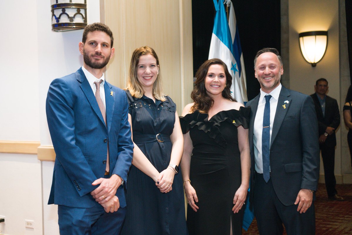 Con gran alegría celebramos en Tegucigalpa los 77 años de independencia de Israel junto a más de 300 amigos del gobierno, cuerpo diplomático, sociedad civil, sector privado, medios de comunicación, líderes cristianos y la comunidad judía.

Fue un testimonio poderoso de la