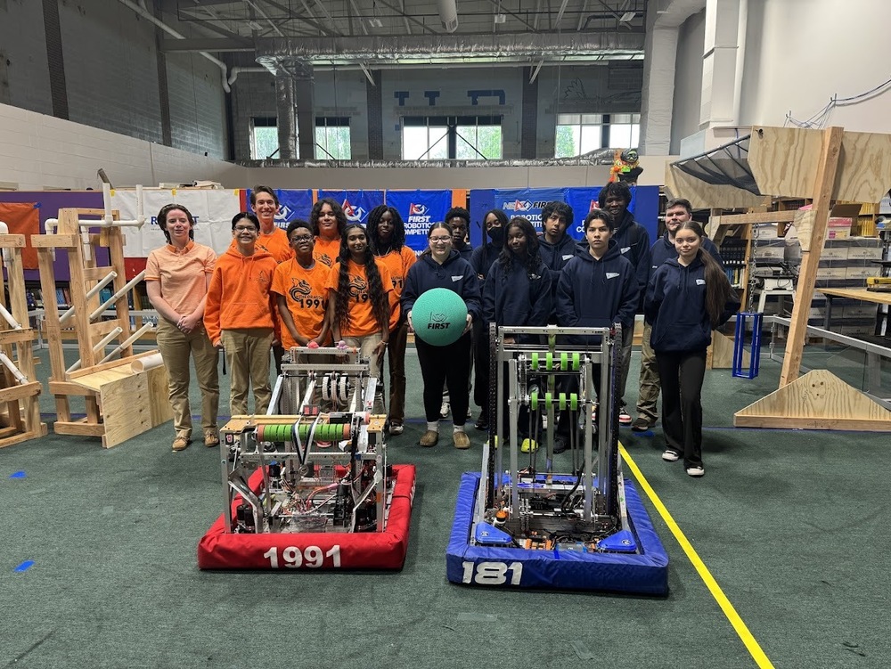 Robotics Teams from Hartford High Schools are on a Roll! hartfordschools.org/o/stemfisher/a…