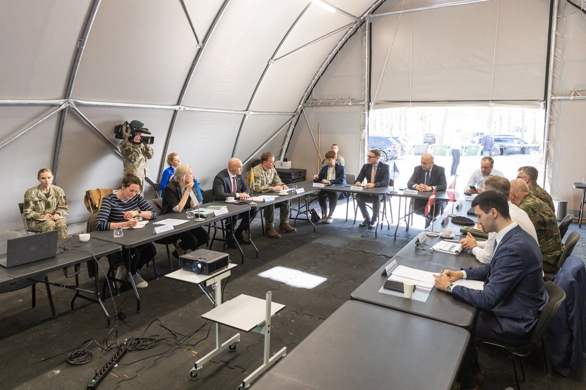 Good to see 🇱🇹🇱🇻🇪🇪🇵🇱 discussing today in Rūdininkai how to use 🇪🇺 #SAFE loans to develop Eastern Border Shield and fill in capability gaps.

By stepping up on defence, we are strengthening transatlantic security and NATO.