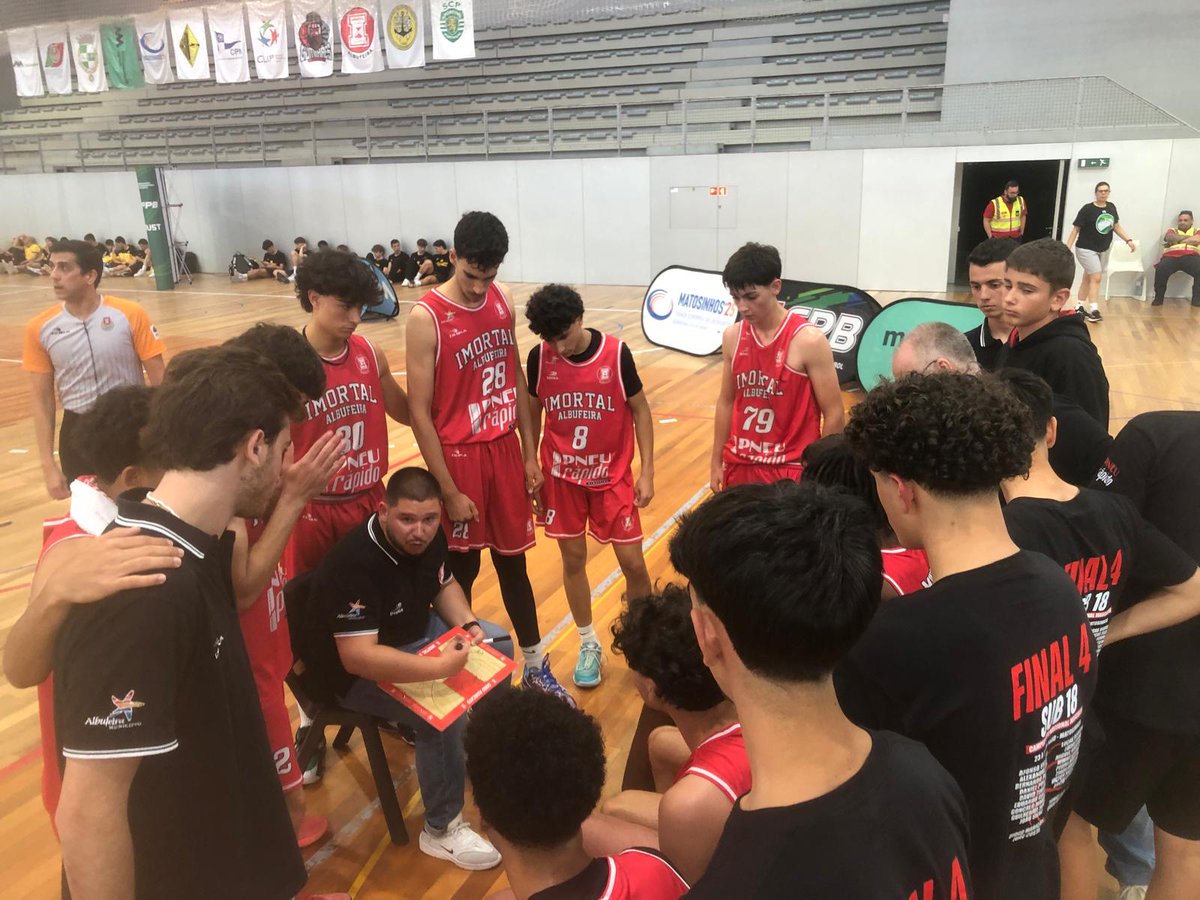 CHAMPIONS! ⏳2🔴⚪ - Albufeira
Imortal BC Campeões Nacionais U18M 2024-25
Que época... Que equipa... Que família...
Obrigado a todos os que tornaram isto possível!