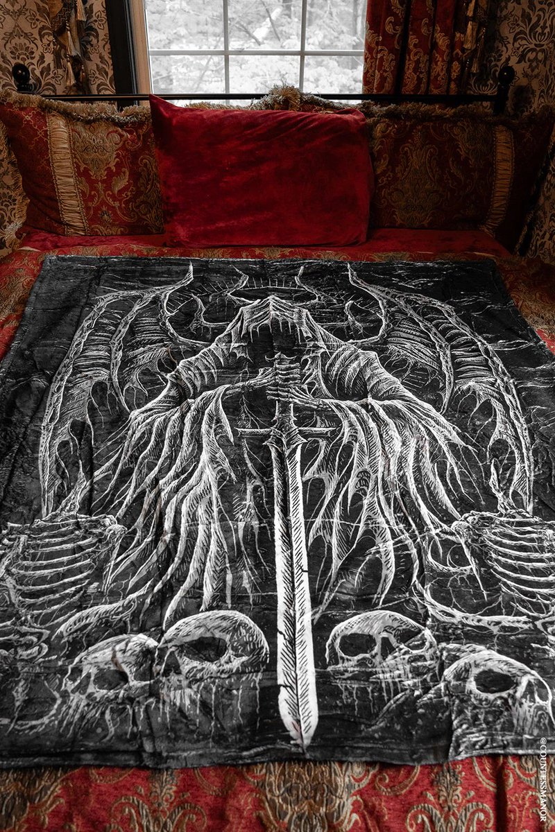 VampireFreaks's tweet image. Obsessed with this picture from @countessmanor of our Angel Of Death Throw Blanket 😍

#AngelOfDeath #GothBlanket #GothHomeDecor #GothicHome #VampireFreaks